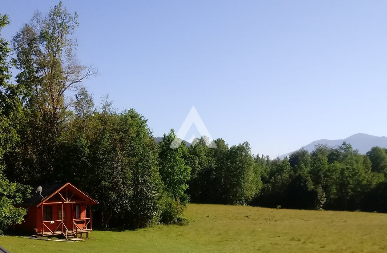 Cabaña en la Pradera Hermosa Granja a orillas del Río Liucura Pucon